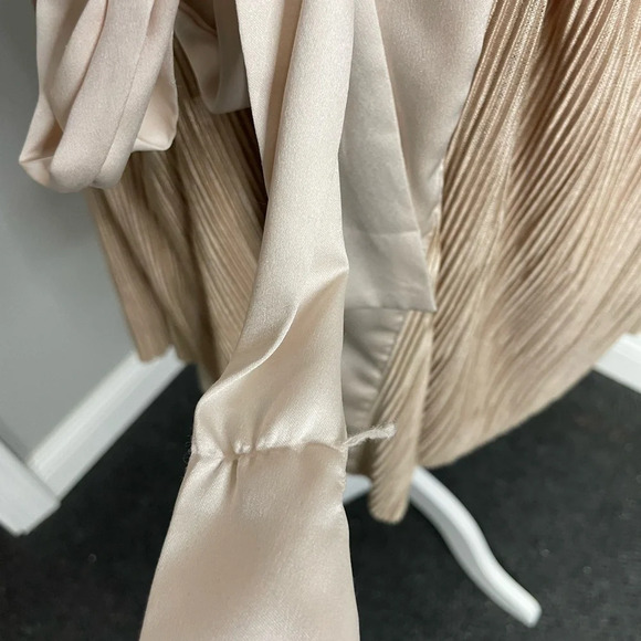 Victoria's Secret Gold Pinch Pleated Robe Womens Size XS Oversized Short - Picture 2 of 7